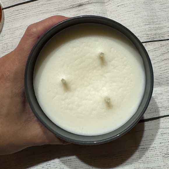 White Barn Mahogany Teakwood Scented Candle - Picture 3 of 4